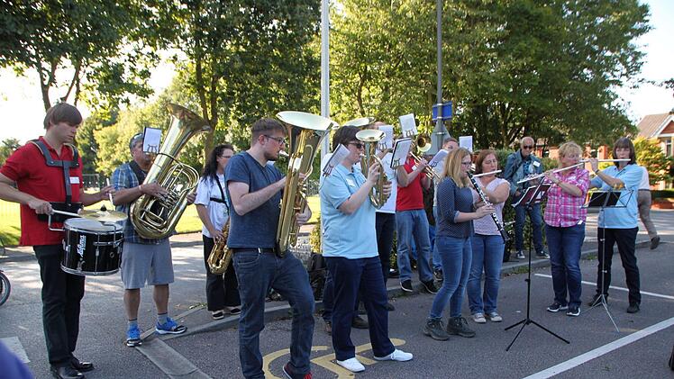 Die Georgis spielten ein Ständchen als Dank für die Gastfreundschaft. Foto: Ulrike Müller