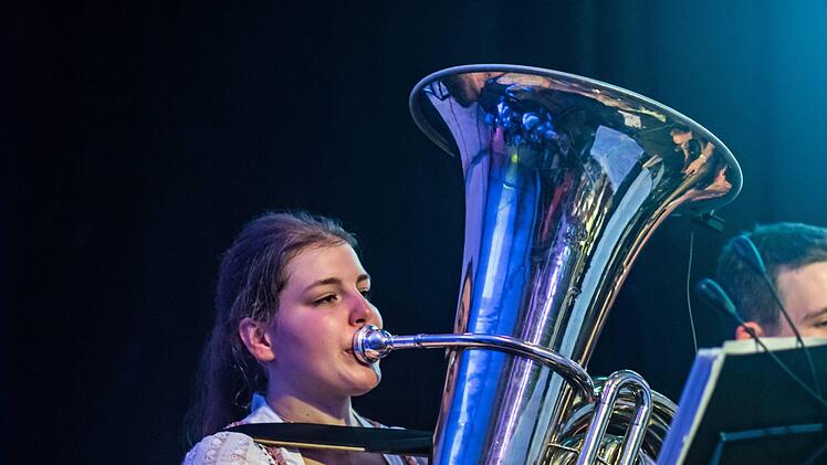 Beste Stimmung im Festzelt: Die Original Prinz Albert Blasmusik spielte beim "Oktopafest" auf dem Coburger Schlossplatz.Foto: Jochen Berger