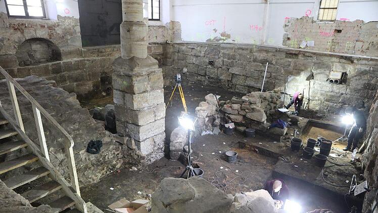 Seit April 2018 graben die Archäologen im Forchheimer Rathaus. Foto: Barbara Herbst