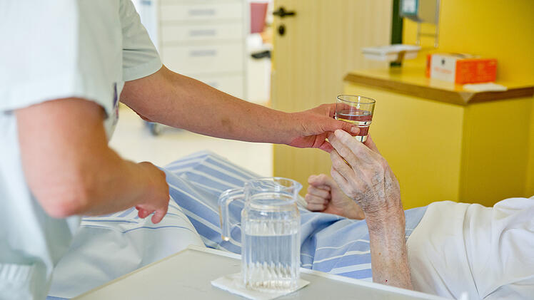 H&ouml;herer Pflegebeitrag f&uuml;r Kinderlose? Bundesregierung plant Reform