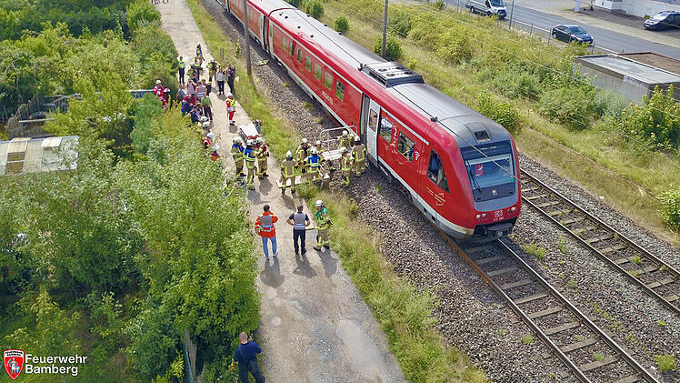 Unfall an Bamberger Bahnübergang simuliert - Feuerwehr probt Ernstfall