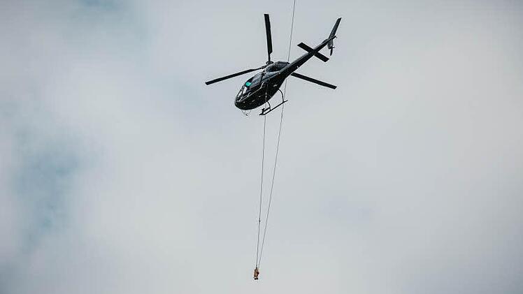 Der Heli bringt das Vorseil.