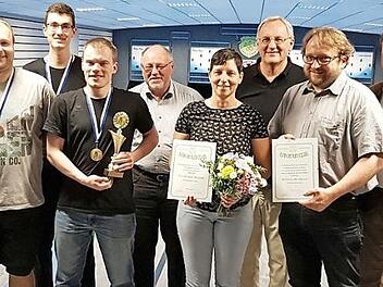 Für sportliche Erfolge und langjährige Treue gab's Auszeichnungen beim KV Lohengrin - von links: Daniel Dörfler (3. Vereinsmeister), Florian Landel (2. Vereinsmeister), Alexander Lutz (Vereinsmeister), Stadtrat Hans Werther, Christiane Weber (25 Jahre), Roland Pöhlmann (50 Jahre), Vorsitzender Matthias Meußgeyer (40 Jahre) und Stadtrat Ingo Lehmann. Foto: privat