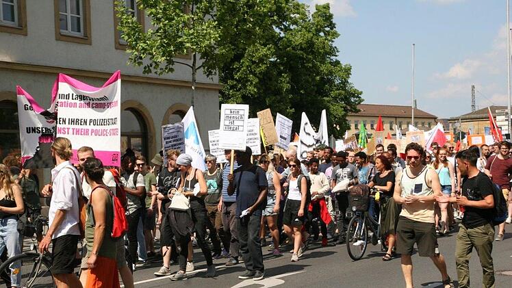 Demonstration gegen das geplante Polizeiaufgabengesetz am 12. Mai 2018 in Bamberg. Foto: Werner Baier
