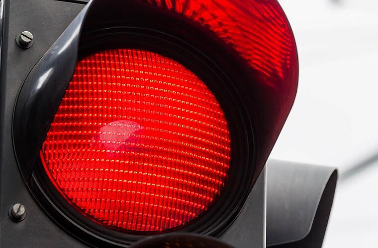 Marktrodach: "Beinaheunfall": 71-Jähriger legt riskantes Manöver hin - Polizei sucht nach Zeugen