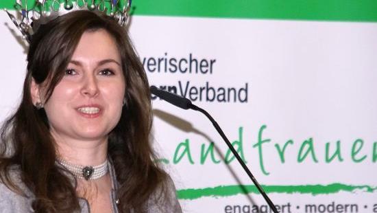 Das Engagement der Landfrauen würdigte auch die amtierende bayerische Milchkönigin, Sonja Wagner  Foto: Mario Deller