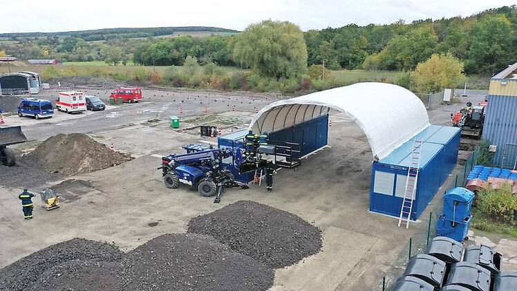 Aus der Luft: das Testzentrum in Wonfurt. Es wurde weiter ausgebaut und winterfest gemacht. Die Testkapazit&auml;ten sind vergr&ouml;&szlig;ert worden.  Fotos: Technisches Hilfswerk Ha&szlig;furt