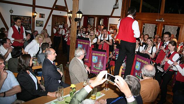 Zweieinhalb Stunden Blasmusik querbeet durch die Literatur boten die St&auml;dtische Jugendkapelle und die Rugendorfer Dorfmusik bei ihrem Konzert am Freitag. Foto: Klaus Klaschka