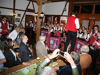 Zweieinhalb Stunden Blasmusik querbeet durch die Literatur boten die Städtische Jugendkapelle und die Rugendorfer Dorfmusik bei ihrem Konzert am Freitag. Foto: Klaus Klaschka