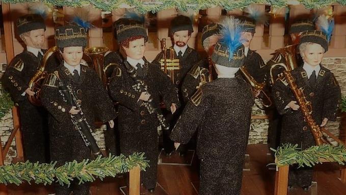 Erstmals durfte die Stockheimer Bergmannskapelle beim Weihnachtsmarkt auftreten. Foto: Gerd Fleischmann