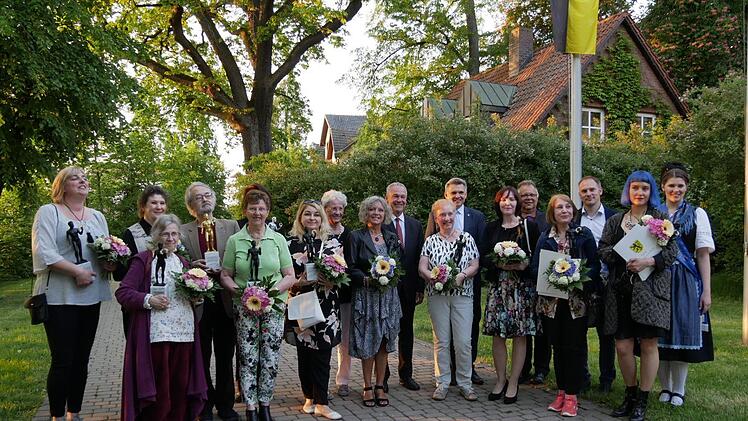 Internationale Preisträger des "MOA-Preises 2018 bei der Verleihung im Rahmen des Internationalen Puppenfestivals in der bayerischen Puppenstadt Neustadt bei Coburg: Der MOA-Award 2018 der bayerischen Puppenstadt Neustadt ging in diesem Jahr in die USA (Sonderkategorie), Deutschland, den Niederlanden, Griechenland, Ukraine, Tschechien. Oberbürgermeister der Stadt Neustadt Frank Rebhan, Neustadts  Kulturbürgermeister Martin Stingl, Sonnebergs Bürgermeister Dr. Heiko Voigt, Kulturamtsleiter der...