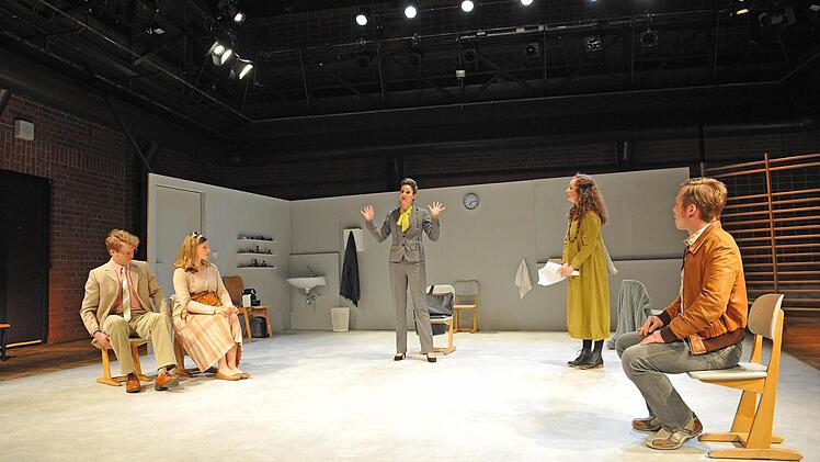 Turbulentes Pennäler-Drama: "Frau Müller muss weg" feierte Premiere im Coburger Theater in der Reithalle.Foto: Andrea Kremper