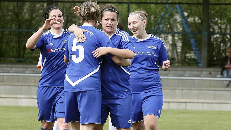 Schwabthaler SV (-16): Als souver&auml;ner Meister der Bezirksoberliga Oberfranken sind die Frauen des Schwabthaler SV (Landkreis Lichtenfels) im Sommer 2016 in die Landesliga Nord aufgestiegen. Im dritten Anlauf auf Verbandsebene musste das Team um Trainerin Theresia Vogt bislang erst eine Niederlage quittieren und &uuml;berwintert als Aufsteiger auf dem vierten Rang. &Uuml;berdies feierte der SSV mit dem erstmaligen Gewinn des Bezirkspokals das oberfr&auml;nkische Double.