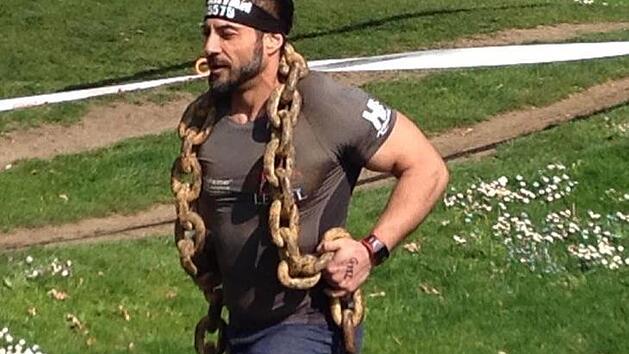 Poja Mahdiyeh liebt die besondere Herausforderung der Spartan-Races. Dabei m&uuml;ssen sogar schwere Ketten geschleppt werden.  Foto: privat