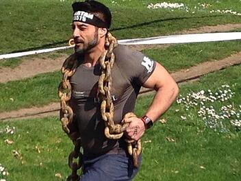 Poja Mahdiyeh liebt die besondere Herausforderung der Spartan-Races. Dabei müssen sogar schwere Ketten geschleppt werden.  Foto: privat