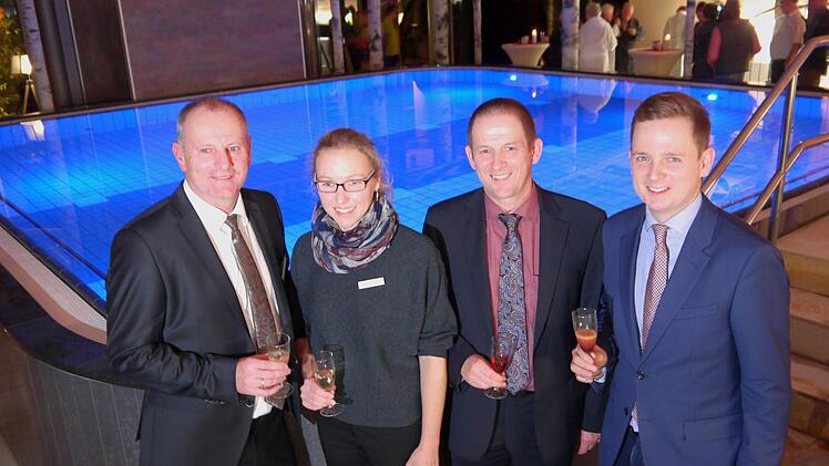 Sie freuen sich über ein gelungenes Projekt: Lutz Lange, Stine Michel, Rainer Mattern und Tobias Ehrlicher.