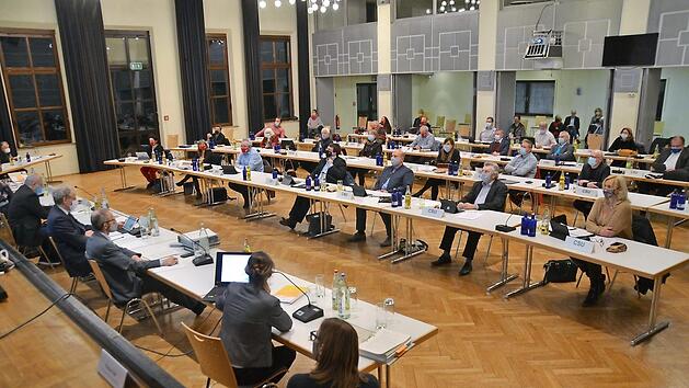In Corona-Zeiten tritt der Herzogenauracher Stadtrat im Vereinshaus zusammen, letztmals im alten Jahr am kommenden Donnerstag.  Foto: B. Panzer