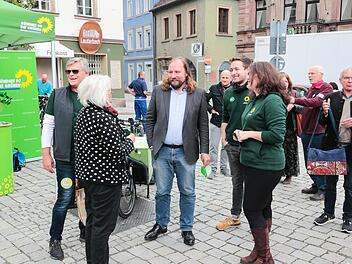 Der Bundestagsfraktionsvorsitzende der Grünen, Anton Hofreiter, machte am Dienstag Wahlkampf in Kulmbach.  Foto: Matthias Hoch
