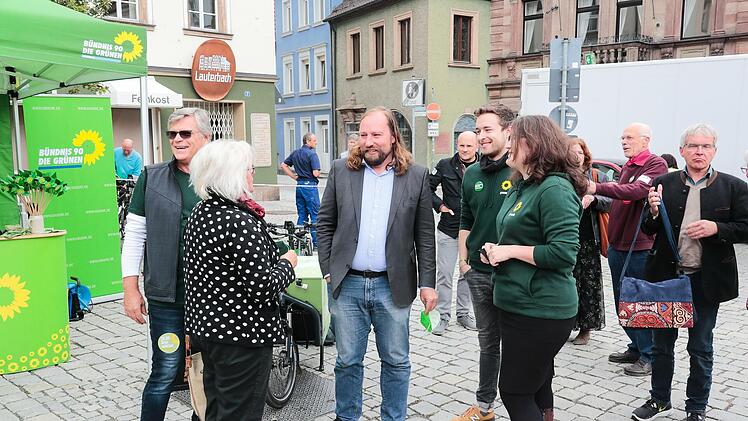 Der Bundestagsfraktionsvorsitzende der Grünen, Anton Hofreiter, machte am Dienstag Wahlkampf in Kulmbach.  Foto: Matthias Hoch
