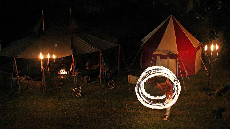 Lagerleben bei Nacht  Foto: Sophie R&ouml;der