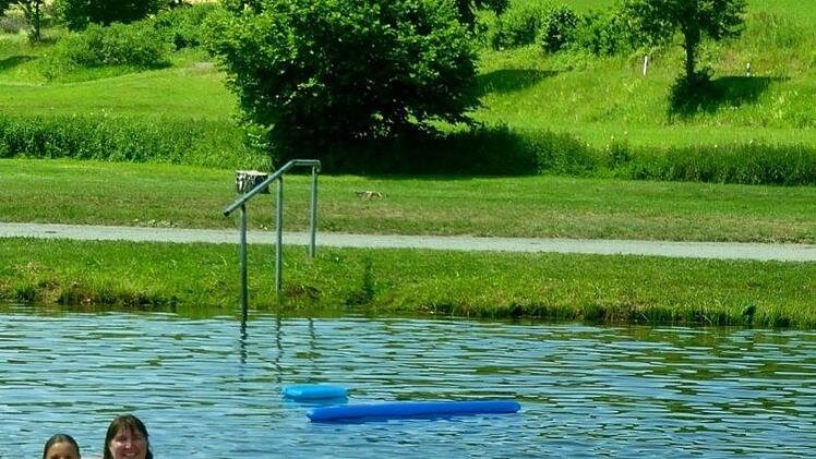 Die Familien Schmidt und Zimmermann aus Fölschnitz/Hauenreuth sind bestens ausgerüstet für den Spaß auf dem Wasser. Foto: Dieter Hübner
