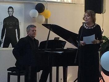 Konzert beim Frauenring Bad Kissingen:  Rechts Sängerin Christa Tuchscheerer, am Piano Ralf Meyer-Natus. Birgit Fischer