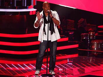 Seine Stimme ist schon bekannt, jetzt sehen wir auch sein Gesicht: Rayland Horton war eine der Stimmen hinter "Milli Vanilli". Jetzt begeistert der Nürnberger bei "The Voice of Germany". Foto: SAT.1/ProSieben/Richard Hübner