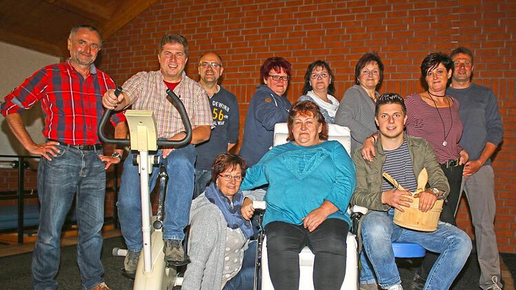 Das Stück "Beauty, Spa und Dosenwurst"  führt die Theatergruppe der TSG Züntersbach auf. Foto: Steffen Vetter