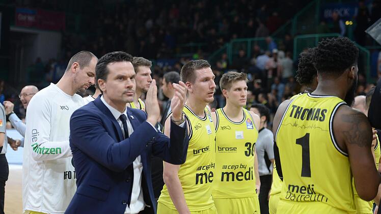 Medi-Trainer Raoul Korner ist nach der Partie ziemlich angefressen.Peter Mularczyk