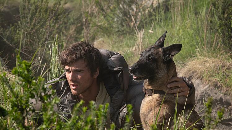 In der Romanverfilmung "Das Ende der Sterne" spielt Jacob Elordi einen Mann, der mit einem treuen Hund postapokalyptischen Welt ums &Uuml;berleben k&auml;mpft.