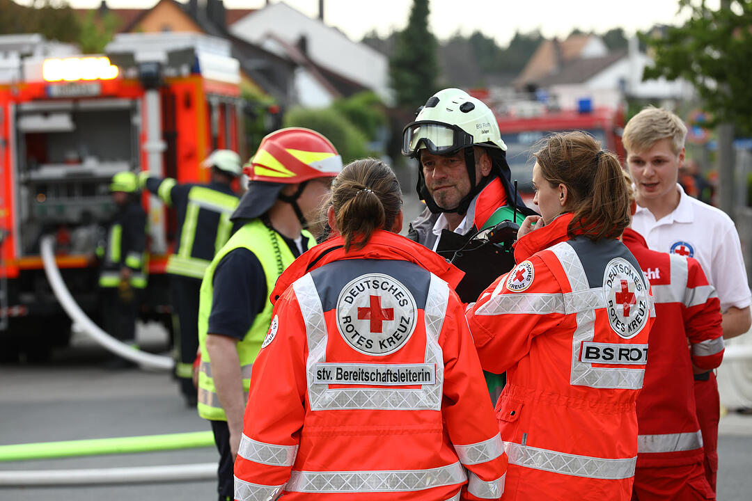 Hocher Schaden bei Brand in zwei Doppelhaushälften in Roth