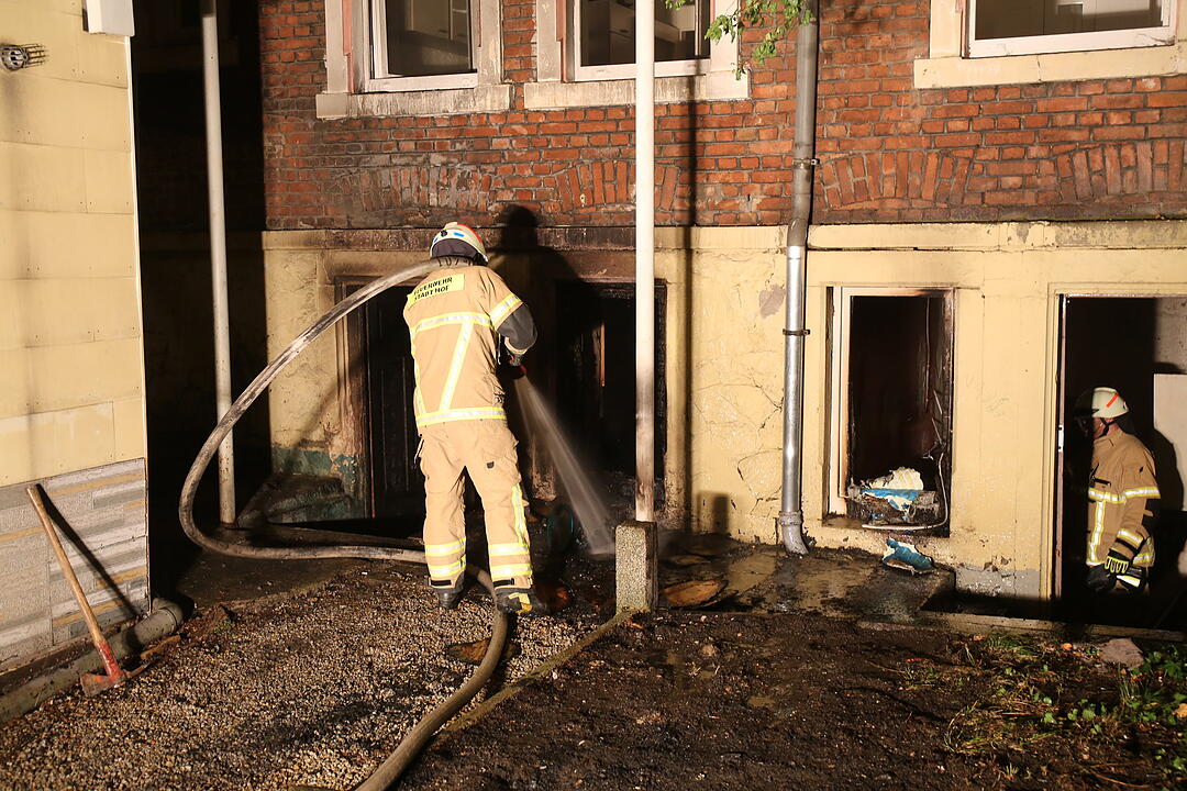 Wohnhaus in Hof in Flammen