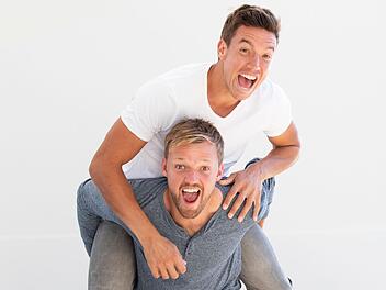 Ziemlich beste Freunde: Kevin Krawietz (unten) und Doppelpartner Andreas Mies Foto: Jürgen Hasenkopf