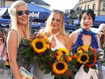 Hübsch waren alle drei - von links: Fiona Geyer (20) aus Neuenmarkt, Siegerin Anja-Silvia Baderschneider-Eichner (38) aus Kulmbach und Bettina Ruckdeschel (55) aus Altenkunstadt. Foto: Sonja Adam