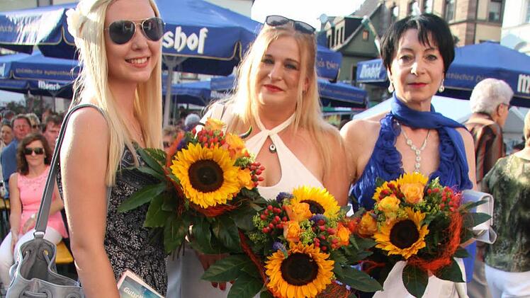 Hübsch waren alle drei - von links: Fiona Geyer (20) aus Neuenmarkt, Siegerin Anja-Silvia Baderschneider-Eichner (38) aus Kulmbach und Bettina Ruckdeschel (55) aus Altenkunstadt. Foto: Sonja Adam