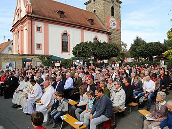 Die Gläubigen in Kersbach feiertenFotos:; Franz Galster