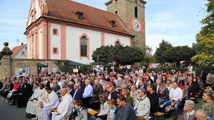 Die Gläubigen in Kersbach feiertenFotos:; Franz Galster
