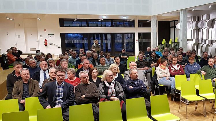 Zahlreich waren die Besucher zum Informationsabend am Mittwoch in die Dreiberg-Schule gekommen.