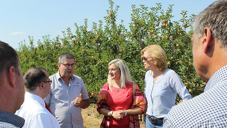 Bundesministerin Julia Klöckner (CDU) zu Gast in Lisberg im Landkreis Bamberg - geladen hatte Staatsministerin Melanie Huml (CSU). Foto: Anna-Lena Deuerling