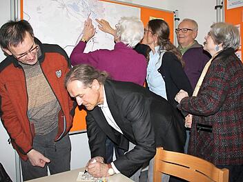 Wie kann Altenkunstadt noch schöner werden? Darüber machten sich rund 80 Bürger bei der Auftaktveranstaltung zum Integrierten städtebaulichen Entwicklungskonzept ihre Gedanken.  Fotos: Stephan Stöckel