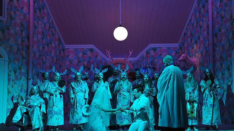 Szene aus der Neuinszenierung von Otto Nicolais "Die lustigen Weiber von Windsor" am Landestheater Coburg. Foto: Andrea Kremper