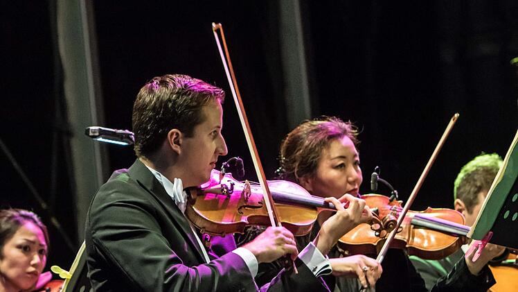 Impressionen vom Coburger Klassik-Open-Air im Rosengarten mit dem Philharmonischen Orchester des LandestheatersFoto: Jochen Berger