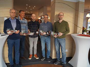 Das Bild zeigt (von links) Artur Zoll, Hartmut Breunig, Matthias Schmitt, Erich Lehenbauer und Rainer Völkl.