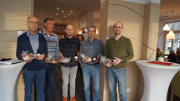 Das Bild zeigt (von links) Artur Zoll, Hartmut Breunig, Matthias Schmitt, Erich Lehenbauer und Rainer Völkl.