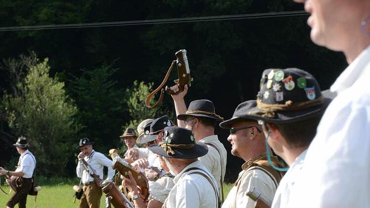 Donnerhall im Sinngrund mit den Riedebarcher Gaschdebarschschützen. Foto: Jürgen Schmitt