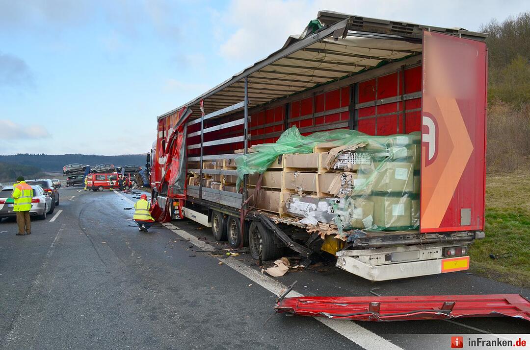 Schwerer Unfall mit Autotransporter auf A3 bei Würzburg
