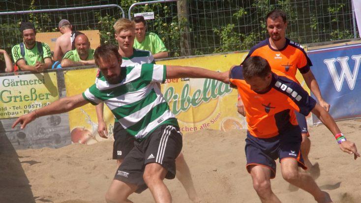 Im Achtelfinale behaupteten sich die Jungs der abermals erfolgreichen "Hamsterbande" aus Ebensfeld (gr&uuml;n) gegen die Mannschaft des SK Lation.Mario Deller