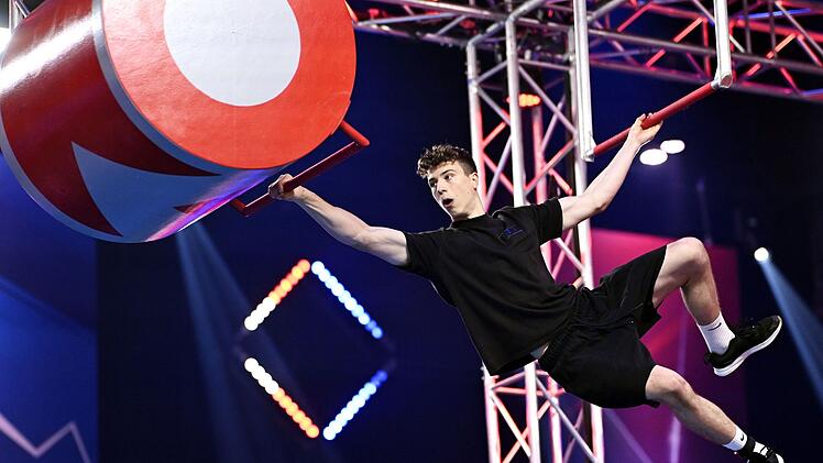 Lukas Homann ist der Sieger der letzten Vorrundenshow von "Ninja Warrior Grmany" (RTL). Er buzzerte als zweitschnellster und stürmte dann in  nur 15,57 Sekunden an der endlosen Himmelsleiter zum Tagessieg.