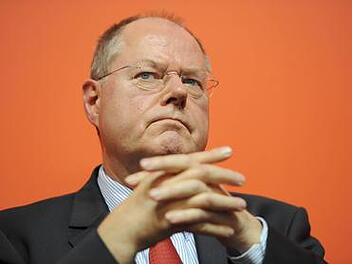 Der designierte Kanzlerkandidat Peer Steinbrück. Foto: Arne Dedert/dpa