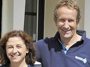 Event-Chefin Manuela Brenzinger organisiert die Bayern1-Sommerreise, die ihr Ehemann Tilmann Schöberl vor Ort moderiert. Am 1. September kommen die beiden nach Haßfurt.  Fotos: Bayerischer Rundfunk
